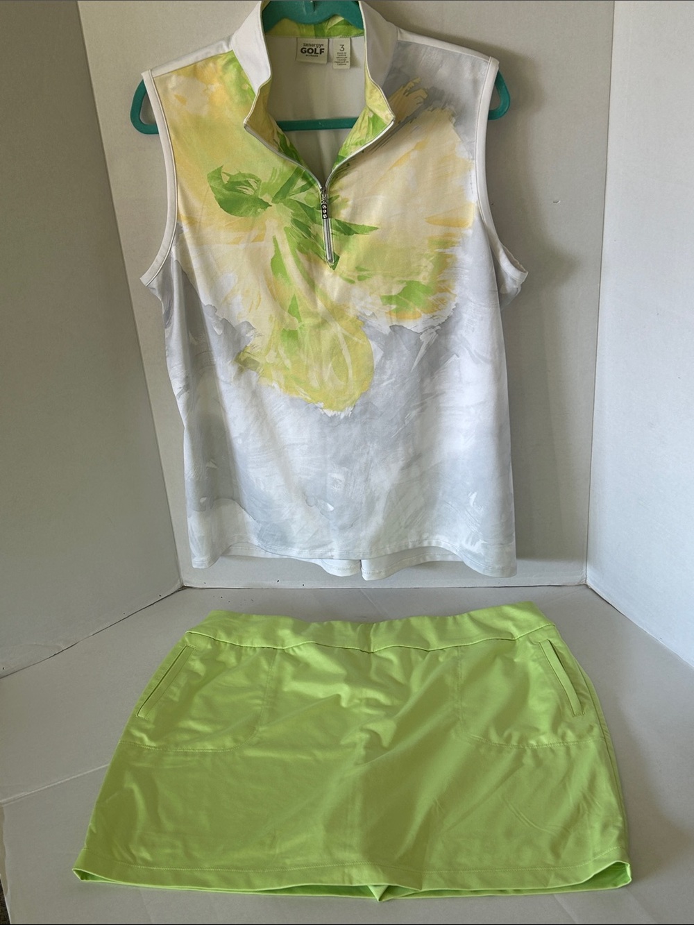 ZENERGY GOLF BY CHICOS SKORT AND TOP LIGHTWEIGHT KNIT FABRIC GREEN & YELLOW SZ X